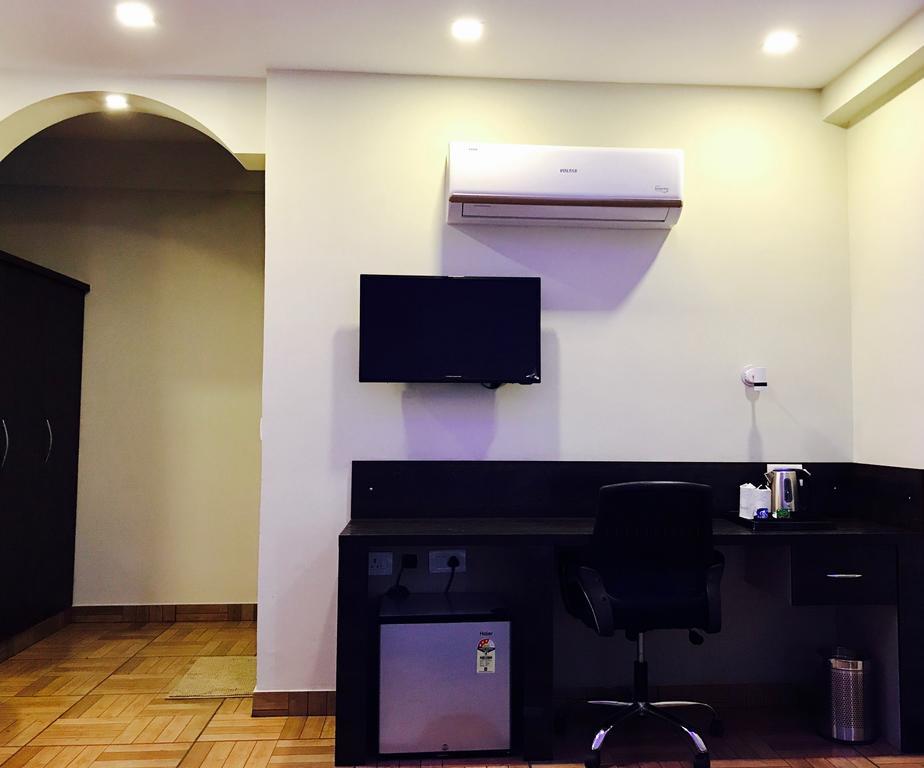 The Park Residency Hotell Greater Noida Exteriör bild