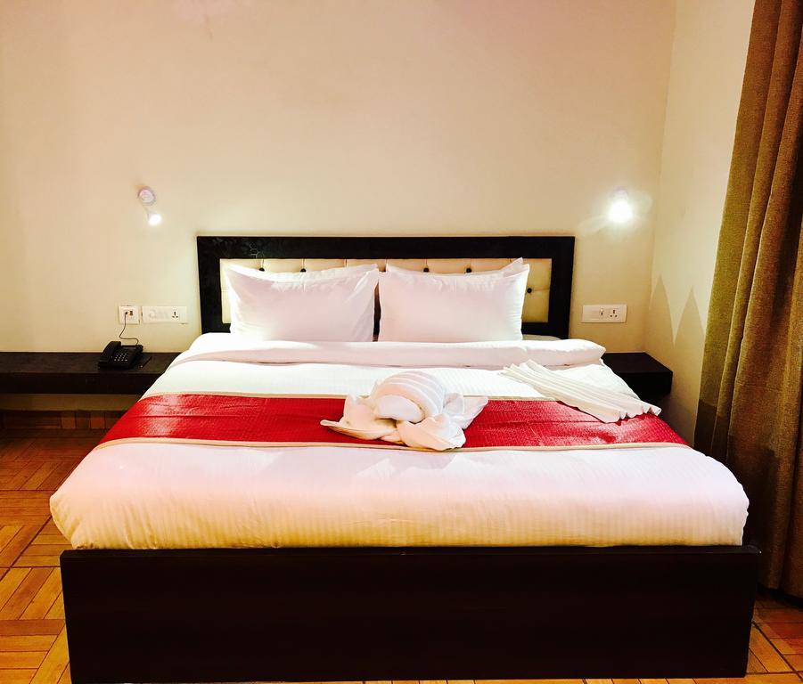 The Park Residency Hotell Greater Noida Exteriör bild