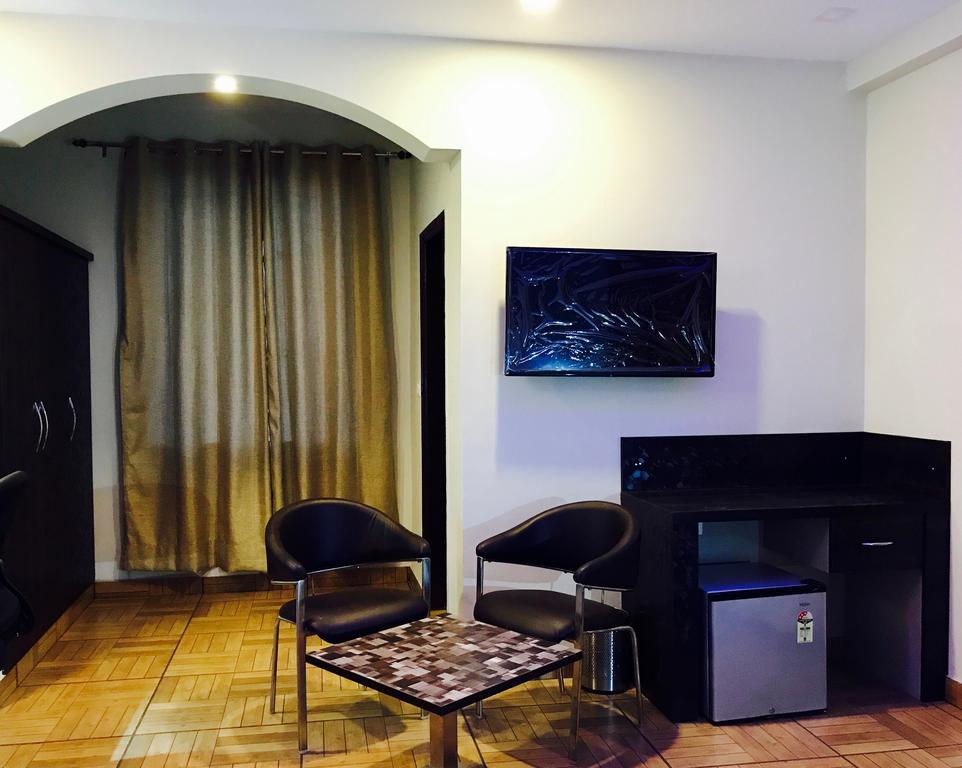 The Park Residency Hotell Greater Noida Exteriör bild