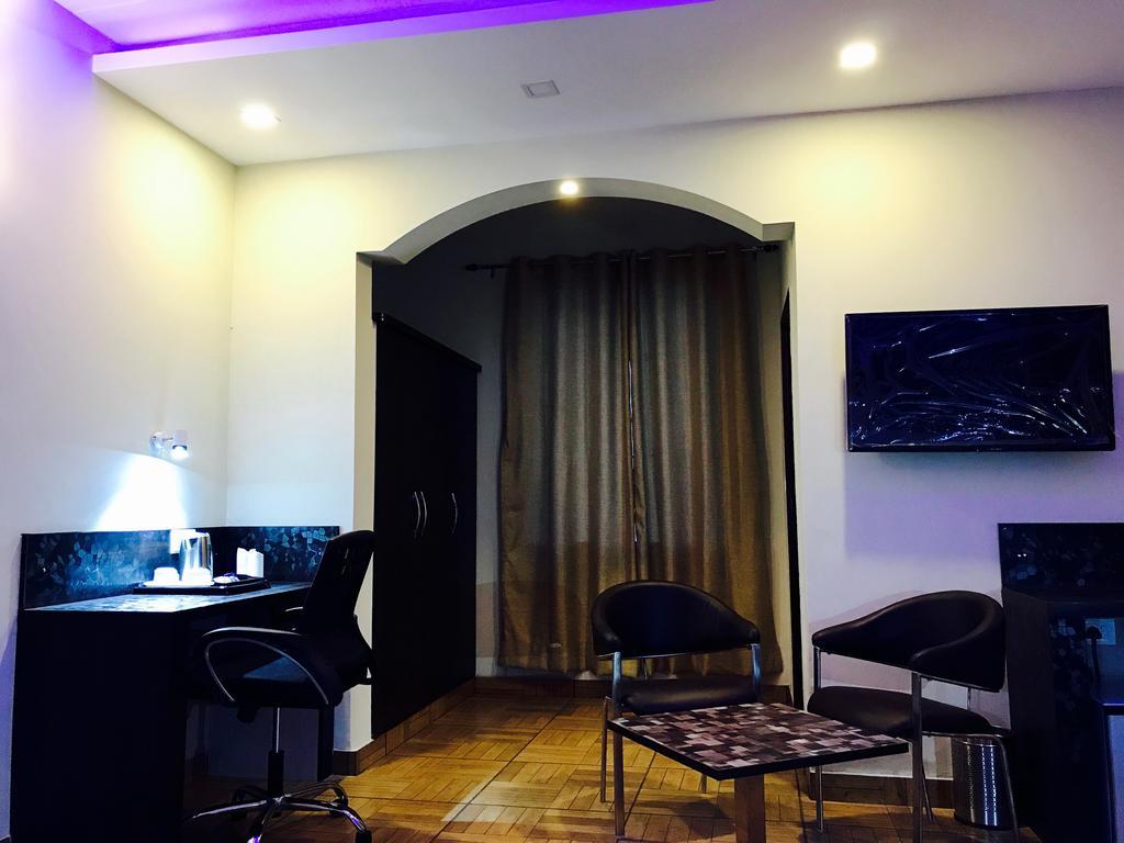 The Park Residency Hotell Greater Noida Exteriör bild