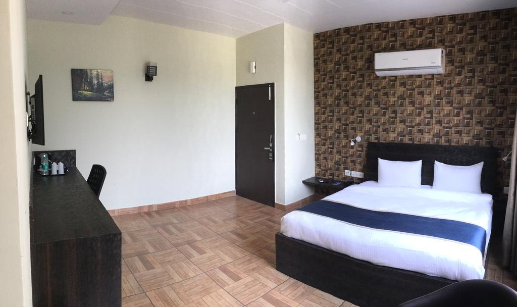 The Park Residency Hotell Greater Noida Exteriör bild