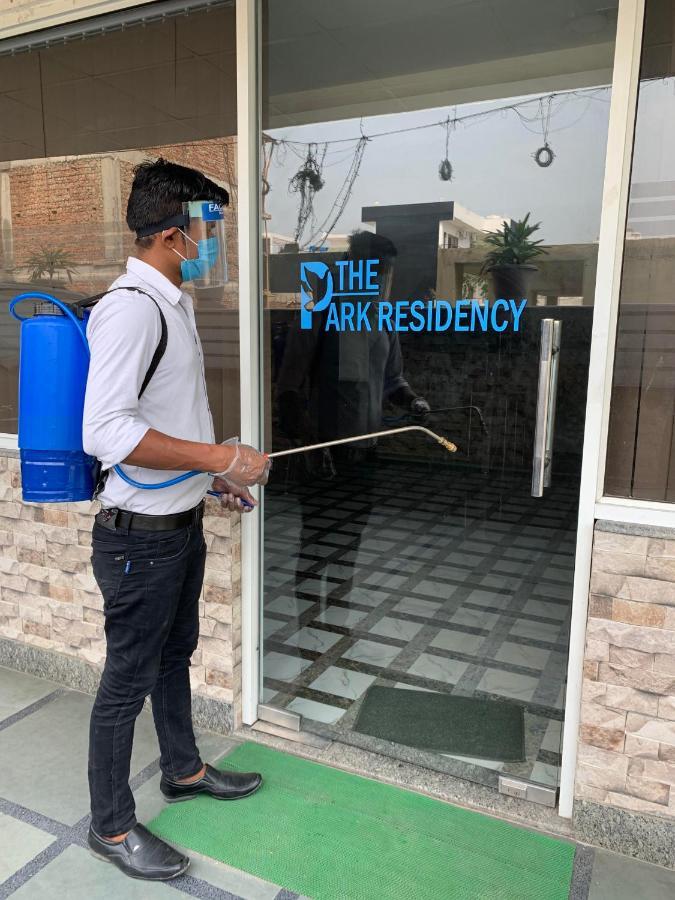 The Park Residency Hotell Greater Noida Exteriör bild